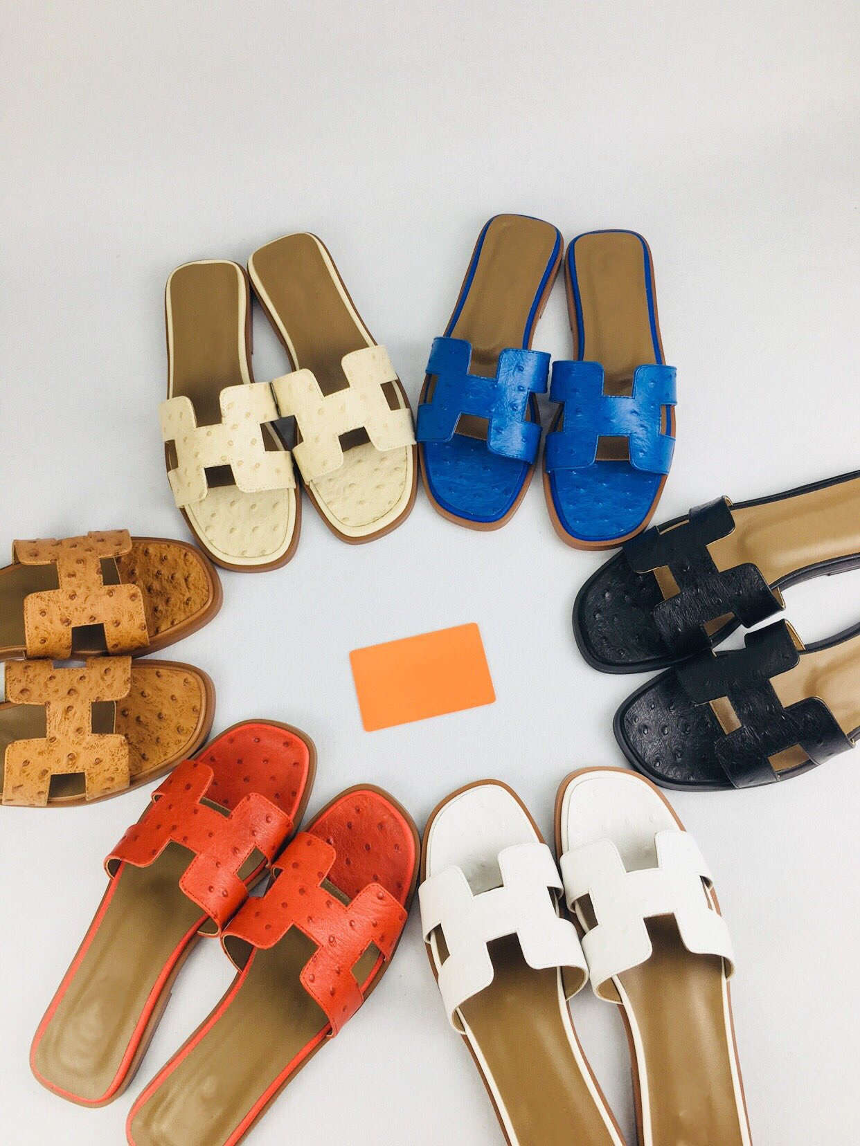 H slippers fashion wear leather flip flops single shoes 2021 casual all-match summer women's sandals, Black
H slippers fashion wear leather flip flops single shoes 2021 casual all-match summer women's sandals, Black