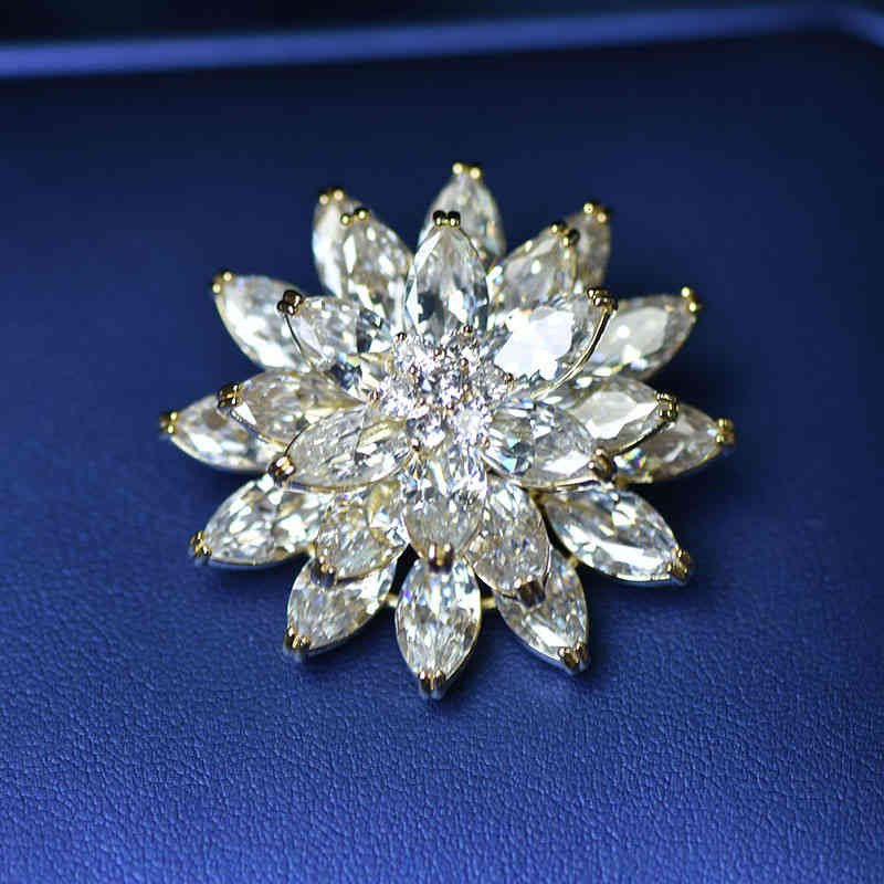 Korean Super Flash Multilayer Three-dimensional Zircon Snowflake Brooch Feminine Elegant Coat Suit Accessories Pin Buckle