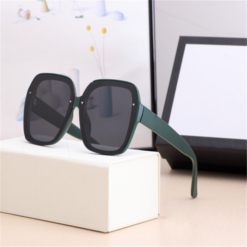 2021 luxury Designer Summer Style temperament women sunglasses super light UV Protection Fahion Mixed Color Come With Box, White;black
2021 luxury Designer Summer Style temperament women sunglasses super light UV Protection Fahion Mixed Color Come With Box, White;black