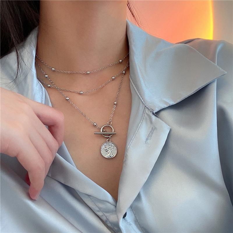 Pendant Necklaces VSnow Textured Multi-layer Round Bead Chain Queen Portrait Necklace For Women Toggle Clasp Metal Jewellery
Pendant Necklaces VSnow Textured Multi-layer Round Bead Chain Queen Portrait Necklace For Women Toggle Clasp Metal Jewellery