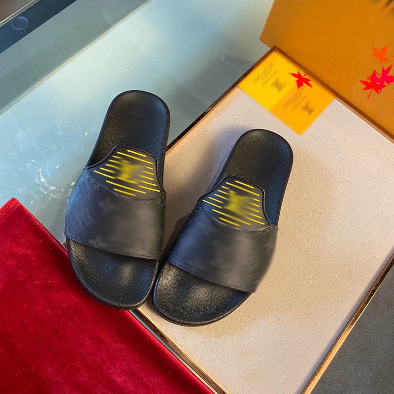 2021 Slipper Designer Slide Summer sandals Fashion Men Beach Indoor Flat Flip Flops Leather luxurys Shoes mens Slippers with box Size 39-45 -H43, Black
2021 Slipper Designer Slide Summer sandals Fashion Men Beach Indoor Flat Flip Flops Leather luxurys Shoes mens Slippers with box Size 39-45 -H43, Black