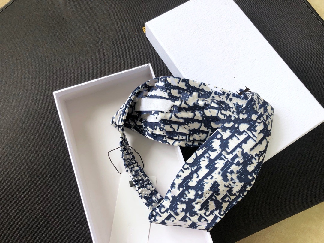 2022 designer 100% Silk Cross Headband Women Girl Elastic Hair bands Retro Turban Headwraps Gifts D letter headbands
2022 designer 100% Silk Cross Headband Women Girl Elastic Hair bands Retro Turban Headwraps Gifts D letter headbands