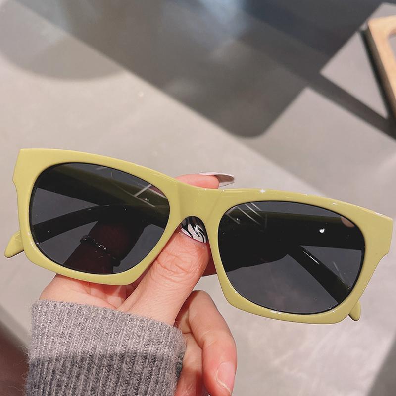Sunglasses Vintage Fashion Small Square For Women Rivet Gradient Uv400 Sun Glasses Female Green Leopard Eyewear, White;black
Sunglasses Vintage Fashion Small Square For Women Rivet Gradient Uv400 Sun Glasses Female Green Leopard Eyewear, White;black