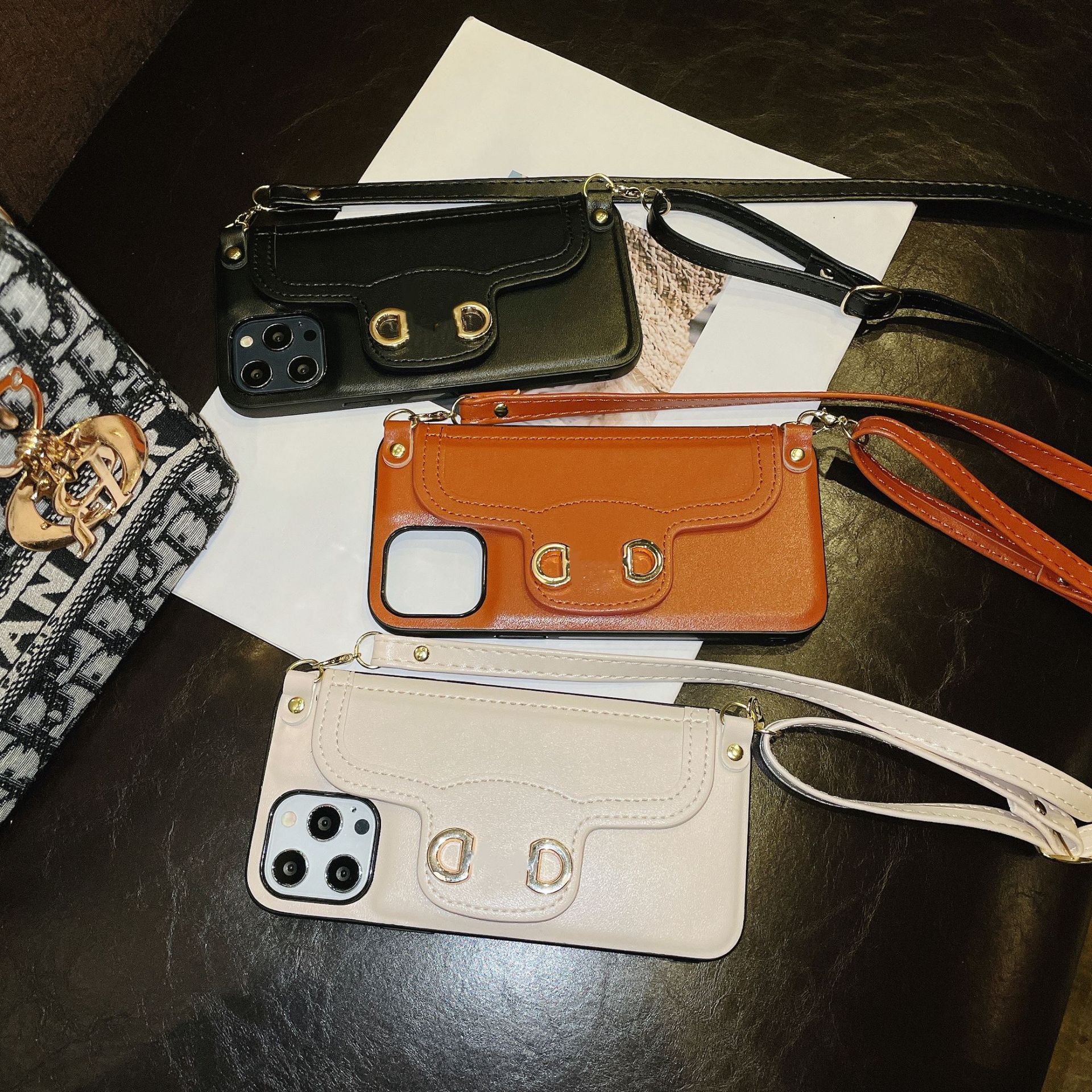 Designer Leather Cell Phone Cases With Card Slot for Iphone 12 11 Pro max Xs Xr 7 8plus Crossbody Cover
Designer Leather Cell Phone Cases With Card Slot for Iphone 12 11 Pro max Xs Xr 7 8plus Crossbody Cover