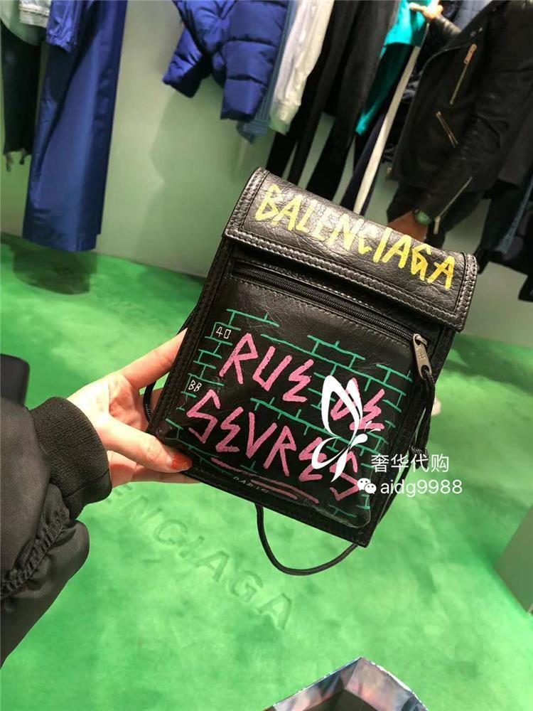Paris Packagenew Camera Explorer Graffiti Mobile Phone Men's and Women's Bag Yjy
Paris Packagenew Camera Explorer Graffiti Mobile Phone Men's and Women's Bag Yjy
