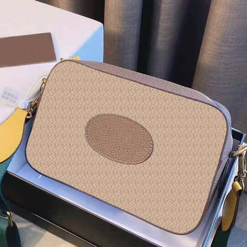 2021 Classic fashion designer ladies crossbody shoulder bag leather material letter pattern clutch style with the original box dust bags, Make up the difference
2021 Classic fashion designer ladies crossbody shoulder bag leather material letter pattern clutch style with the original box dust bags, Make up the difference
