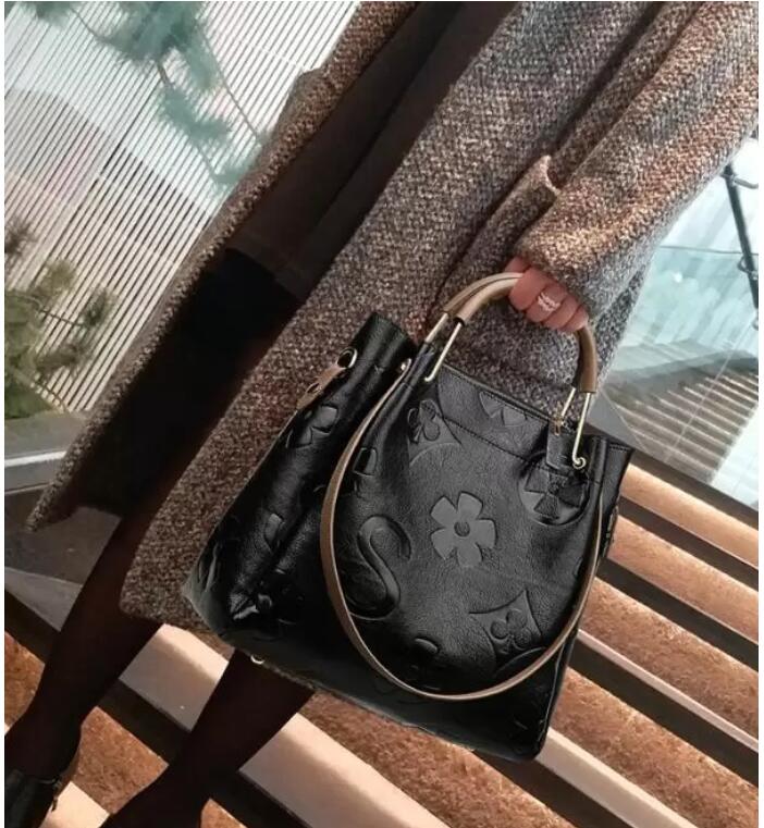 Big Women Bucket Bag Female Shoulder Large Size Vintage Soft Leather Lady Cross Body Handbag for Women Hobos Bags, Black
Big Women Bucket Bag Female Shoulder Large Size Vintage Soft Leather Lady Cross Body Handbag for Women Hobos Bags, Black