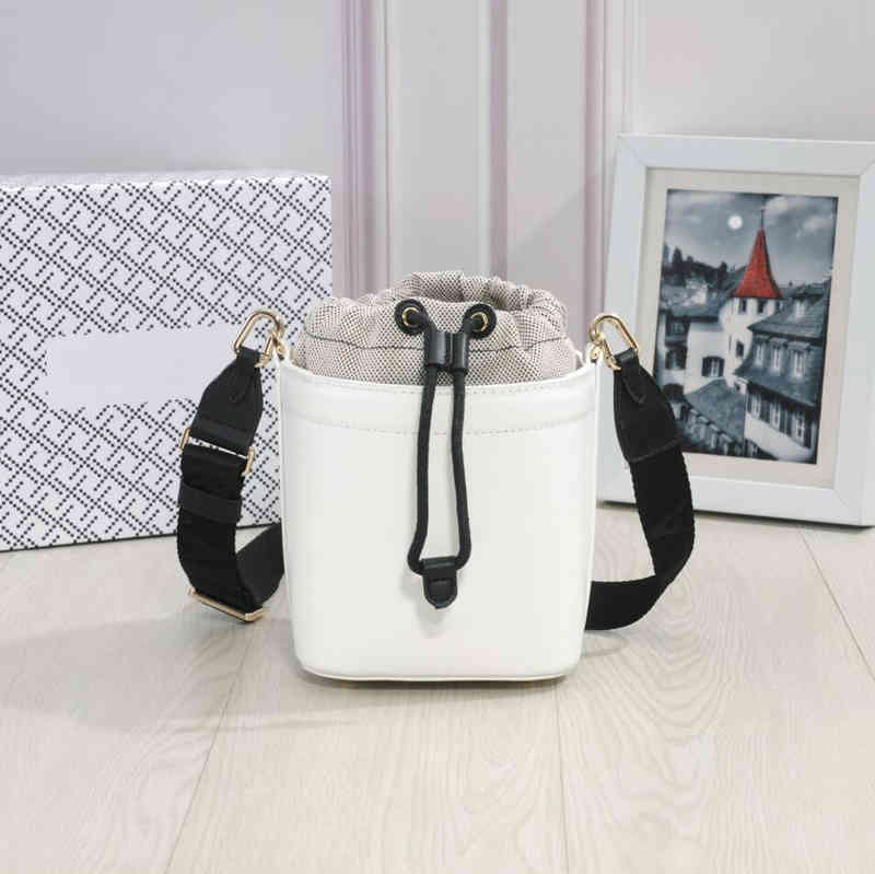 classic mini leather bucket bag women's 2021 new style fashion handbag large capacity detachable drawcord shoulder bags
classic mini leather bucket bag women's 2021 new style fashion handbag large capacity detachable drawcord shoulder bags