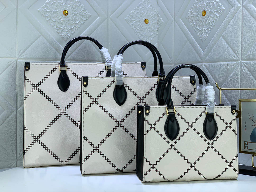 Fashion ONTHEGO M44925 WOMEN luxurys designers totes bags genuine leather handbags messenger crossbody lady travel shoulder bag Wallet purse Shopping bag
Fashion ONTHEGO M44925 WOMEN luxurys designers totes bags genuine leather handbags messenger crossbody lady travel shoulder bag Wallet purse Shopping bag
