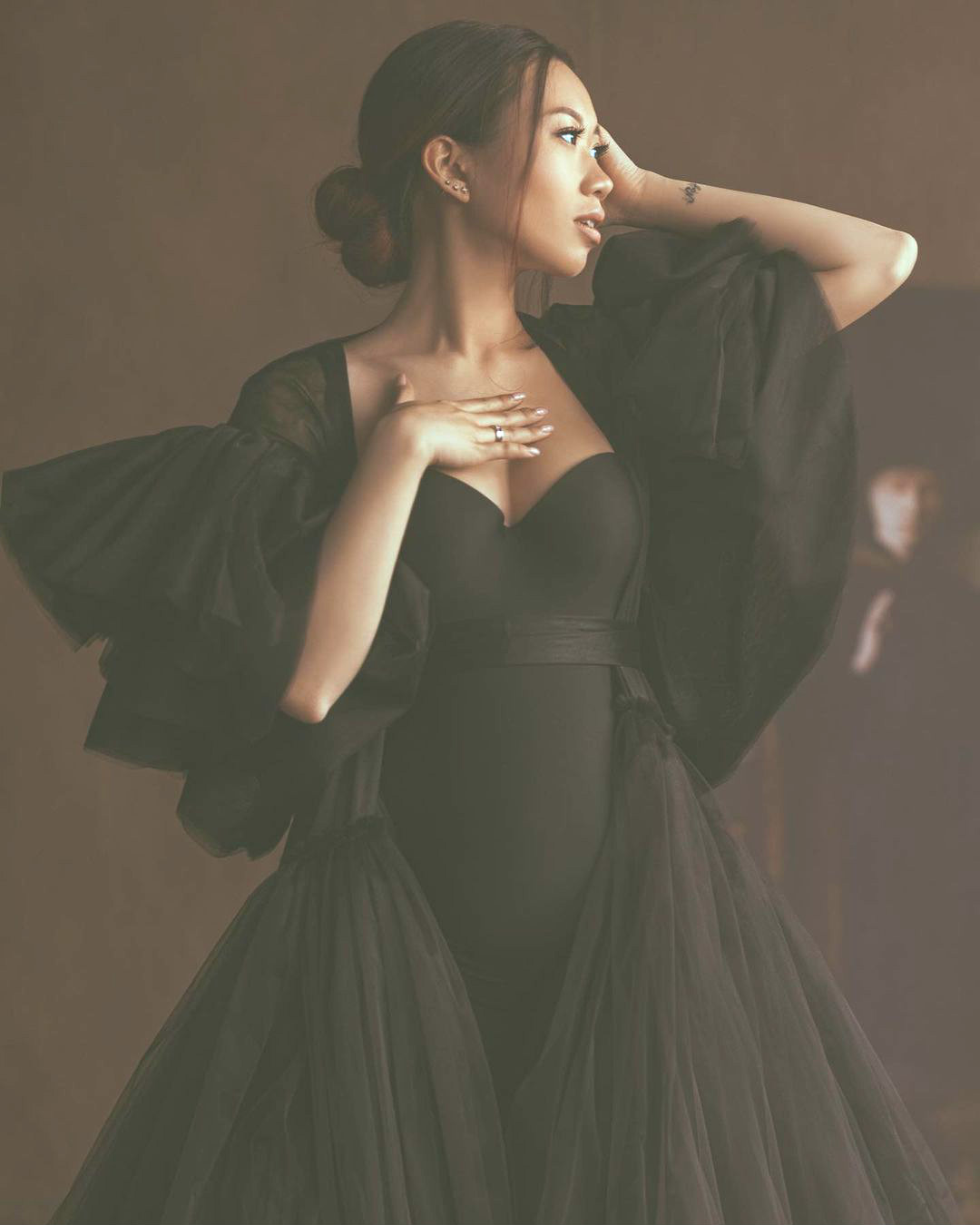 Fashion Pregnant Women Photoshoot Dress Sleepwear Black Tiered Ruffles Long Sleeve Party Evening Gown Bathrobe Nightdress