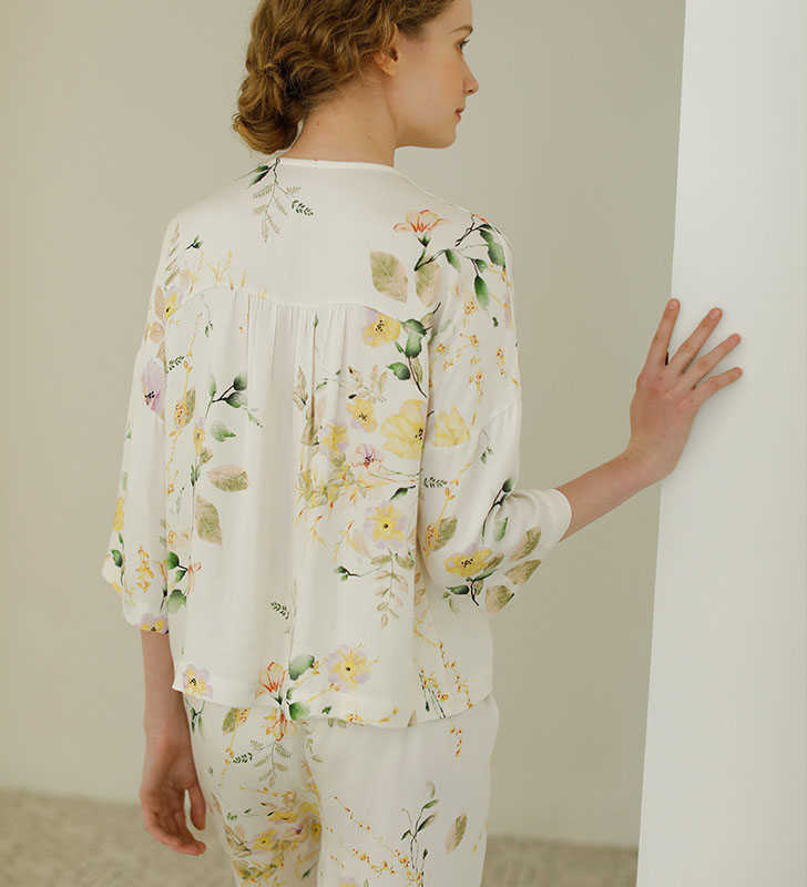 Leaves Prining V-neck Short Sleeve Cardigan Shirt Long Trousers Beige Color Cotton Women Pajamas Set Sleepwear Clothes for Home 211007