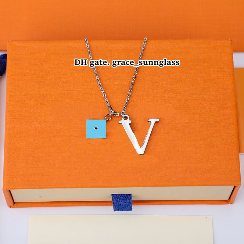 2022 Designer Trend Necklace Pendant Detachable Three-in-One Chain Flower Diamond Bag Necklaces Fashion Men Women couple Hip Hop Versatile Clavicle Sweater Chains
2022 Designer Trend Necklace Pendant Detachable Three-in-One Chain Flower Diamond Bag Necklaces Fashion Men Women couple Hip Hop Versatile Clavicle Sweater Chains