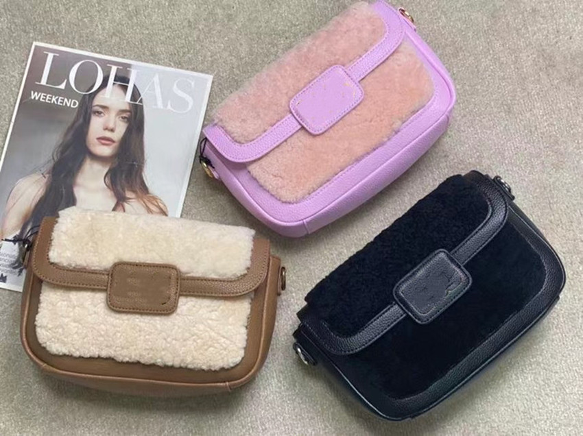 High quality lady fashion luxurys shoulder bags letter genuine leather Plush Messenger bag
High quality lady fashion luxurys shoulder bags letter genuine leather Plush Messenger bag