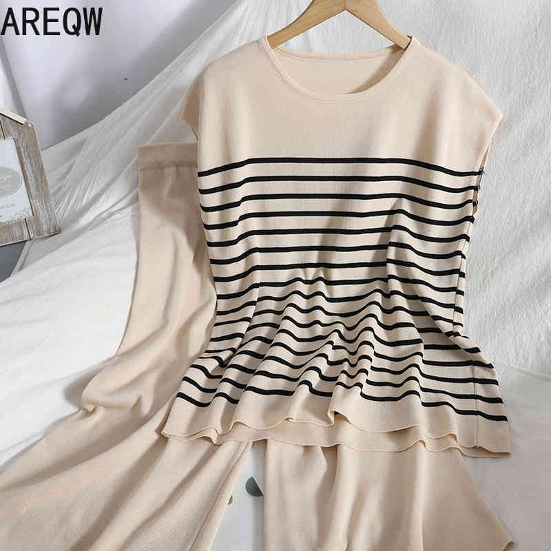 Spring Wear Contrast Striped Pullover Sleeveless Vest Top+slim and Versatile Nine-point Wide-leg Pants Knitted Two-piece Women 210507