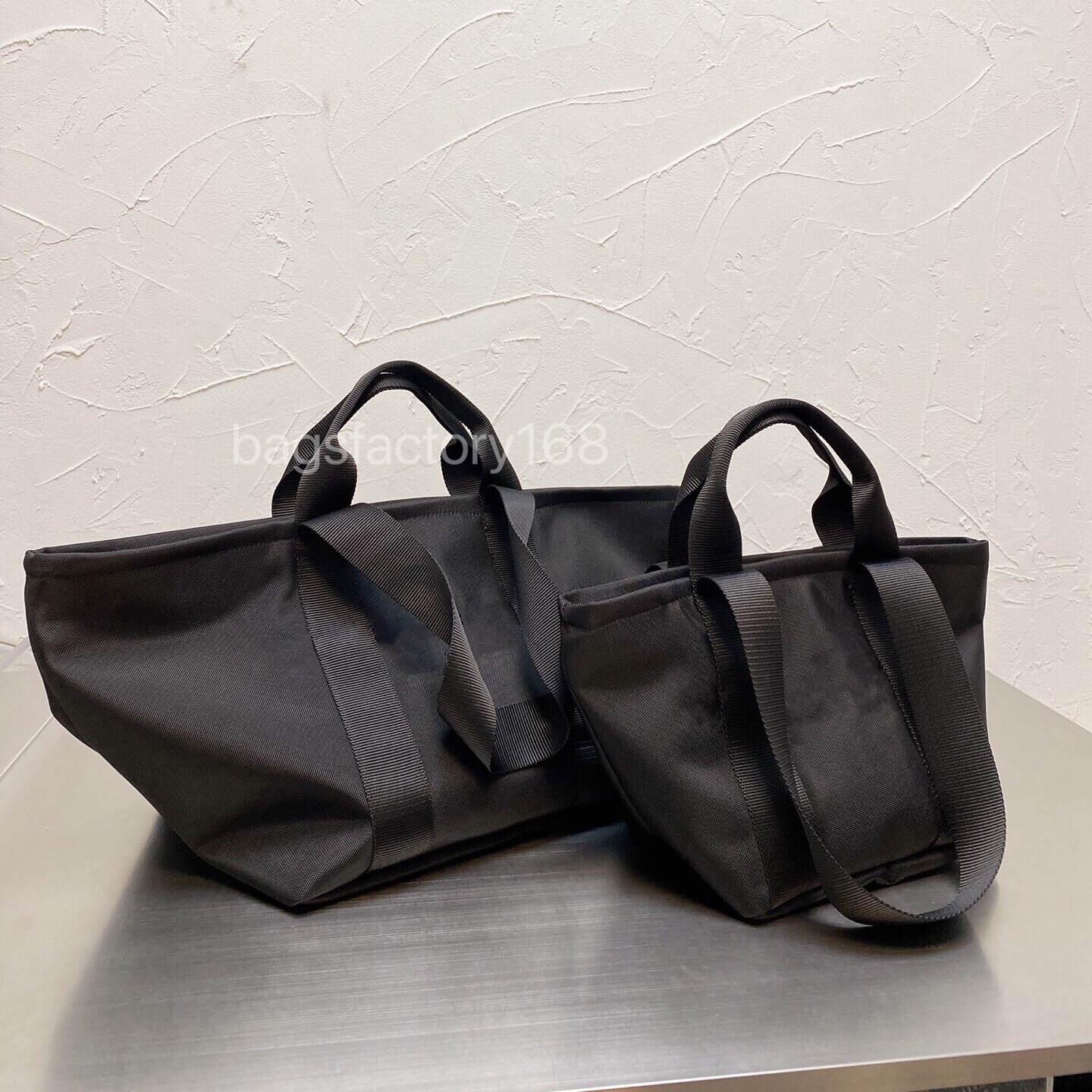 Pure Color Brand Trend Neutral Wind Soft Canvas Shopping Bag Letter Print Handsome Modern Street Style Large Capacity Handbag Travel Tote Bags, Customize
Pure Color Brand Trend Neutral Wind Soft Canvas Shopping Bag Letter Print Handsome Modern Street Style Large Capacity Handbag Travel Tote Bags, Customize