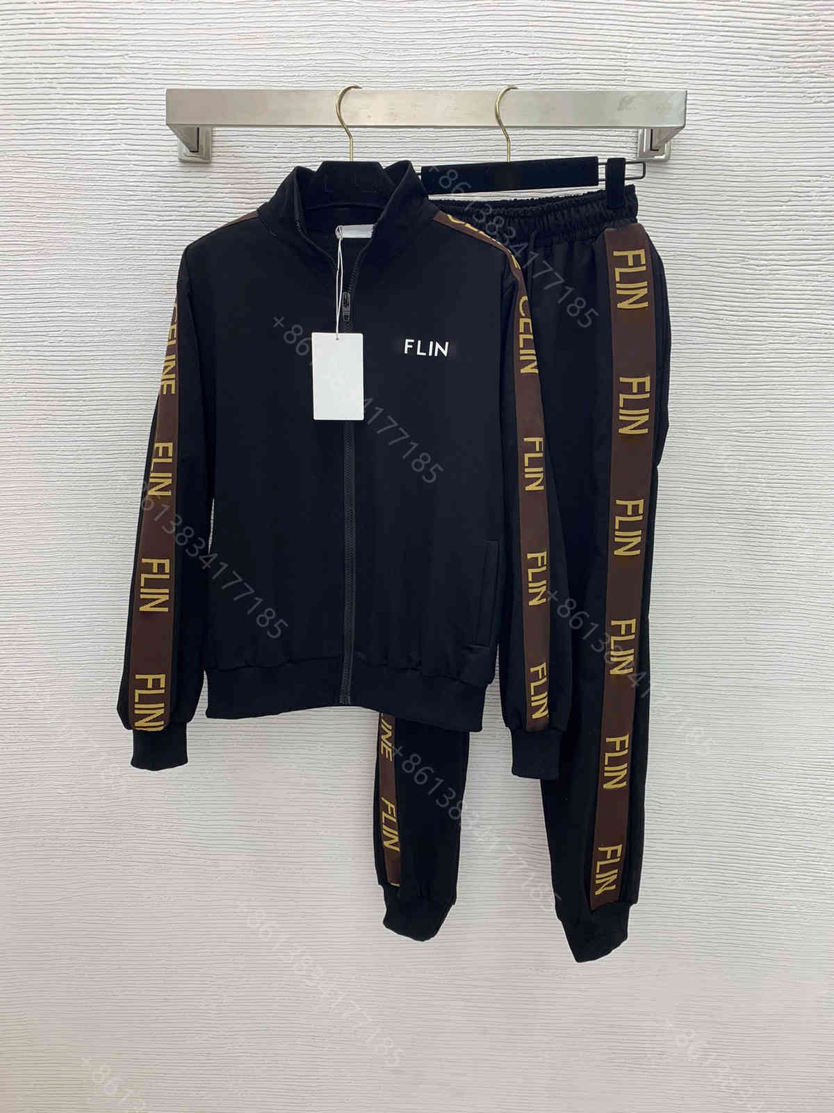 2021ss brand women Tracksuit cotton logo fashion hoodies pants 2 piece suit Webbing autumn designer sports suit long sleeve running fitness female sportswear
2021ss brand women Tracksuit cotton logo fashion hoodies pants 2 piece suit Webbing autumn designer sports suit long sleeve running fitness female sportswear