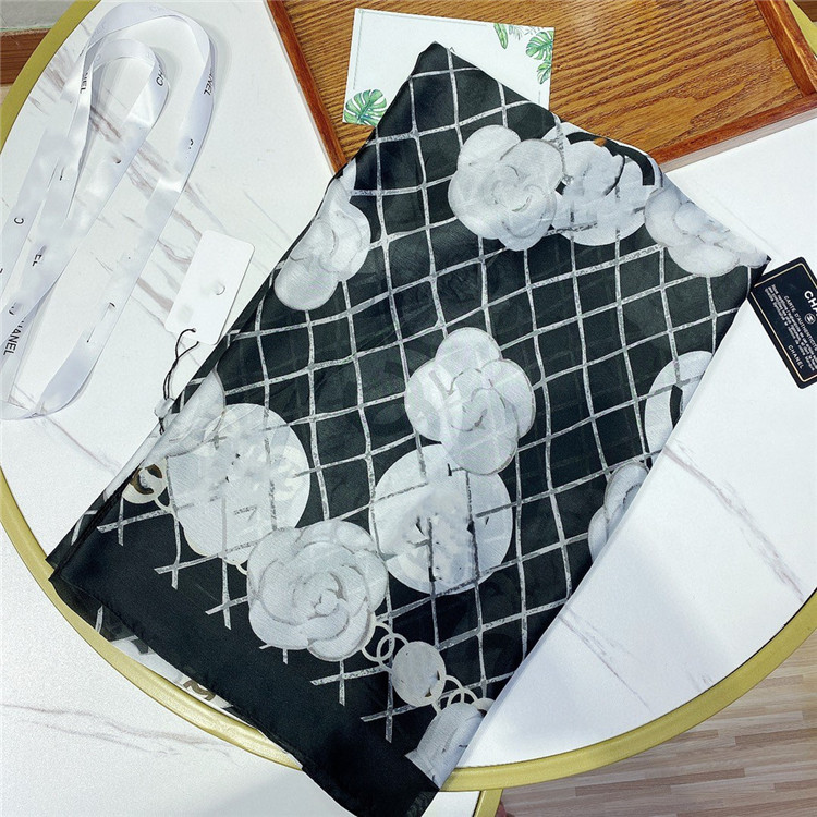 2021 Top designer woman Silk Fashion Letter Headband Brand Small Scarf Variable Headscarf Accessories Activity Gift w04
2021 Top designer woman Silk Fashion Letter Headband Brand Small Scarf Variable Headscarf Accessories Activity Gift w04