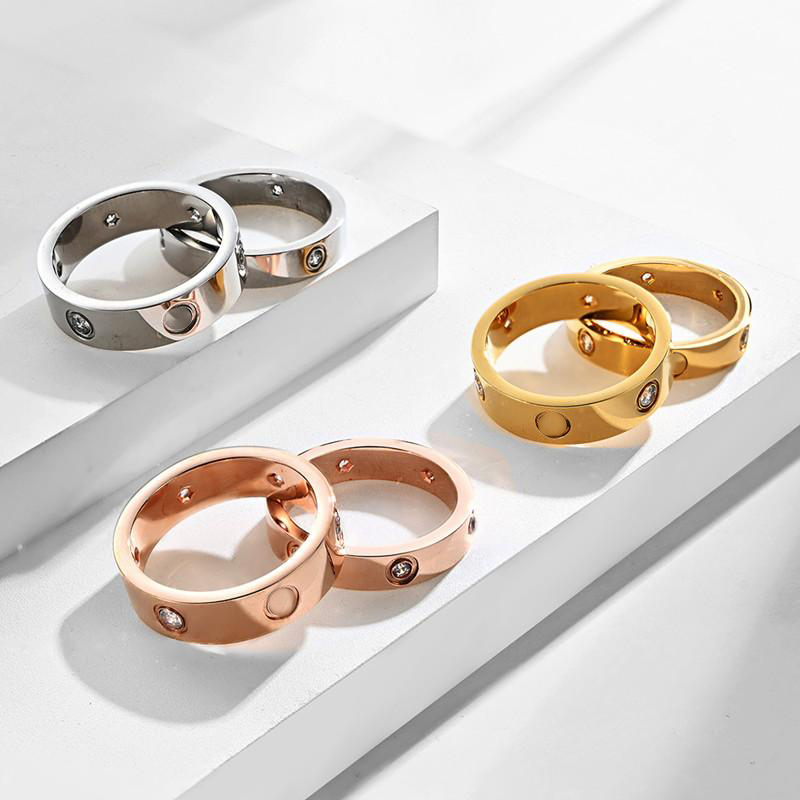 With Bag Love Screw Rings Classic Luxury Designer for Women Band Ring Stainless steel Silver Gold Rose Woman Men Jewelry wedding Gift Ader
With Bag Love Screw Rings Classic Luxury Designer for Women Band Ring Stainless steel Silver Gold Rose Woman Men Jewelry wedding Gift Ader