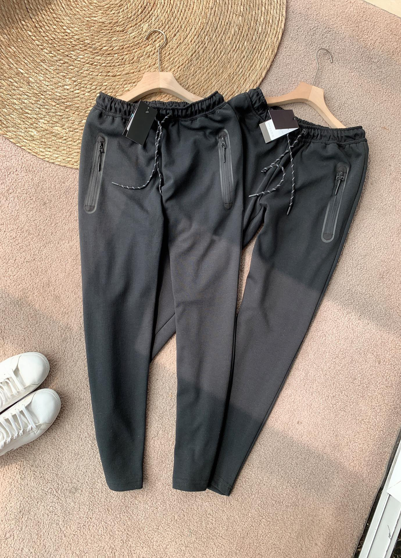 21ss mens pants travel retro classic sweatpants spring Comfortable elastic and breathable high-quality fabric Classic hot stamping pocket design pants, Black
21ss mens pants travel retro classic sweatpants spring Comfortable elastic and breathable high-quality fabric Classic hot stamping pocket design pants, Black