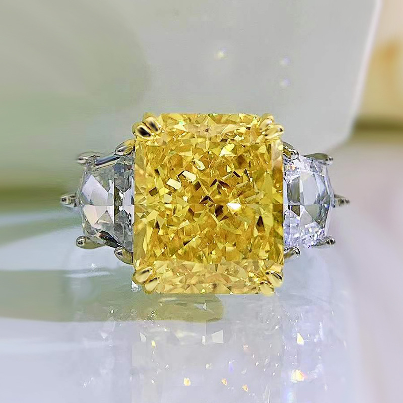2021 new Radiant cut 10X12 high carbon diamond ring ins European and American style jewelry
2021 new Radiant cut 10X12 high carbon diamond ring ins European and American style jewelry