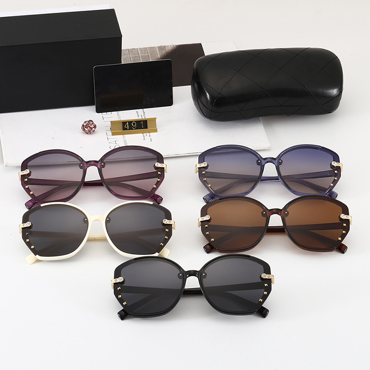 Designer Sunglasses Women's luxury glasses women's sunglasses TR90 frame polarized lenses elegant classic style noble eye-catching, White;black
Designer Sunglasses Women's luxury glasses women's sunglasses TR90 frame polarized lenses elegant classic style noble eye-catching, White;black