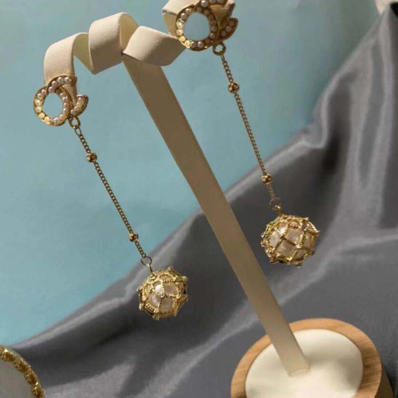 18K Gold Plated Classic Letters Earrings Dangle Drop Retro Designer Earrings Women Brand Charm Earrings Crystal Pearl Jewelry Gift For Party, Silver
18K Gold Plated Classic Letters Earrings Dangle Drop Retro Designer Earrings Women Brand Charm Earrings Crystal Pearl Jewelry Gift For Party, Silver