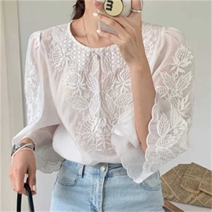 White Comfortable Retro Office Lady Brief Floral Summer Tops Sweet Shirts Femme Chic Streetwear Loose Blouses 210525, Photo color
White Comfortable Retro Office Lady Brief Floral Summer Tops Sweet Shirts Femme Chic Streetwear Loose Blouses 210525, Photo color