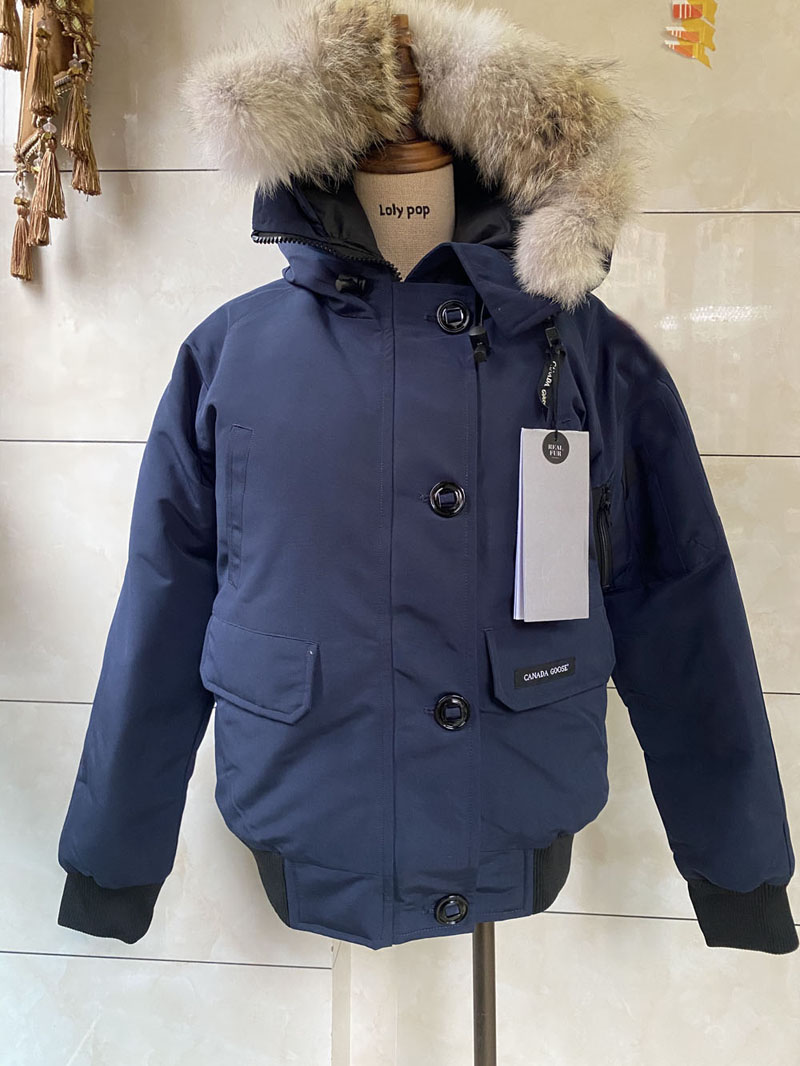 Real Coyote Fur Winter Womens Canadian Chilliwacks Parka Goose Down Jackets Outerdoor Coat Winderproof Short Extremely Weather, Red
Real Coyote Fur Winter Womens Canadian Chilliwacks Parka Goose Down Jackets Outerdoor Coat Winderproof Short Extremely Weather, Red