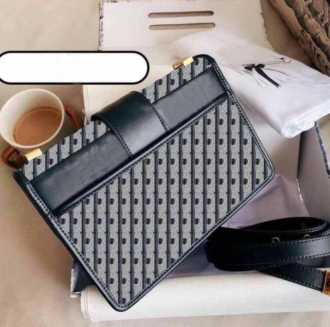 messenger bag fashion classic Satchel Waist bags embroidery saddle shoulder strap dinner party wallet high quality ladies leather Outdoor Packs
messenger bag fashion classic Satchel Waist bags embroidery saddle shoulder strap dinner party wallet high quality ladies leather Outdoor Packs