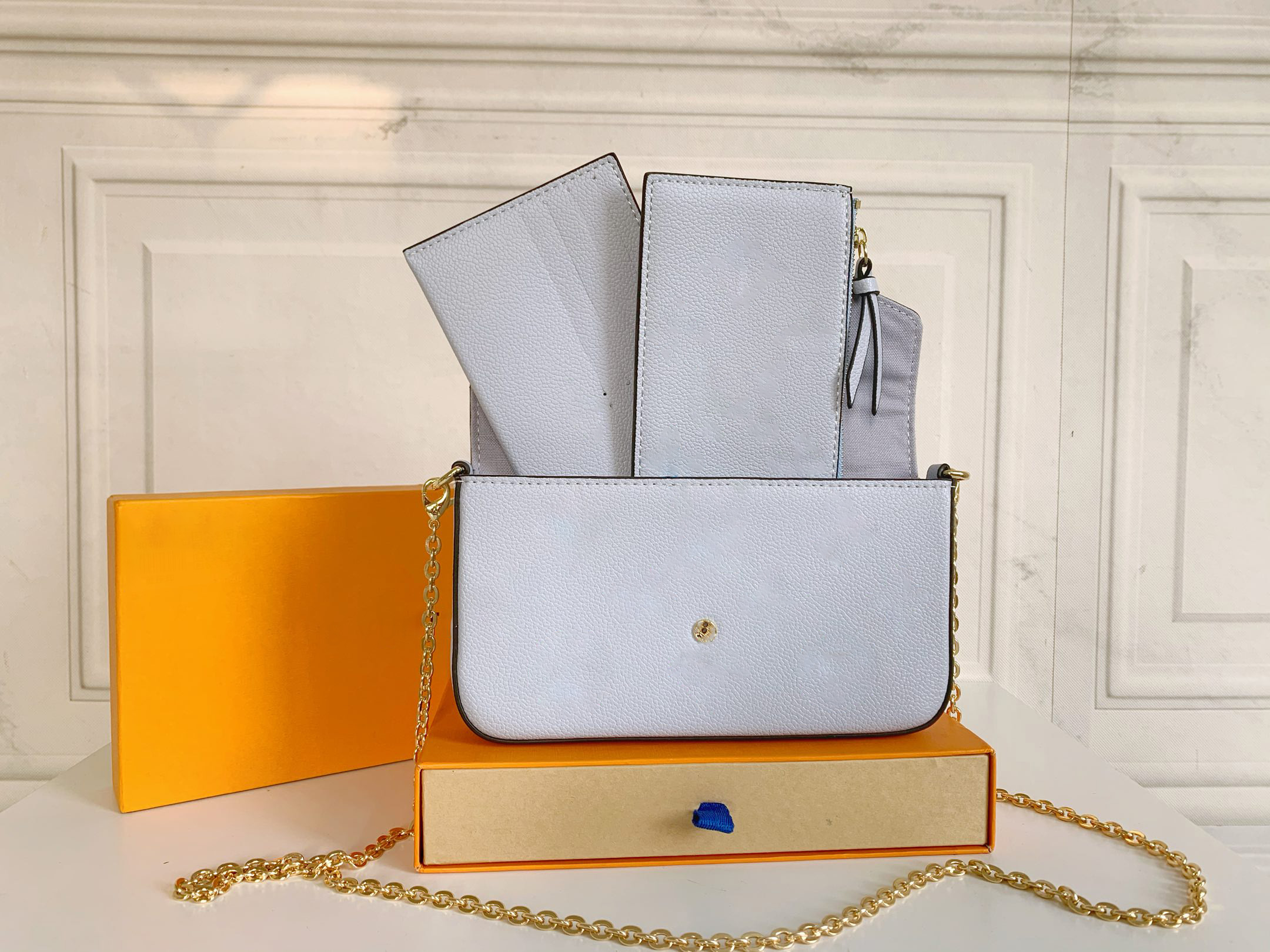 Fashion Ladies Wallet Three-piece Leather Chain Hand Hold Shoulder Back With Three Color Boxes
Fashion Ladies Wallet Three-piece Leather Chain Hand Hold Shoulder Back With Three Color Boxes