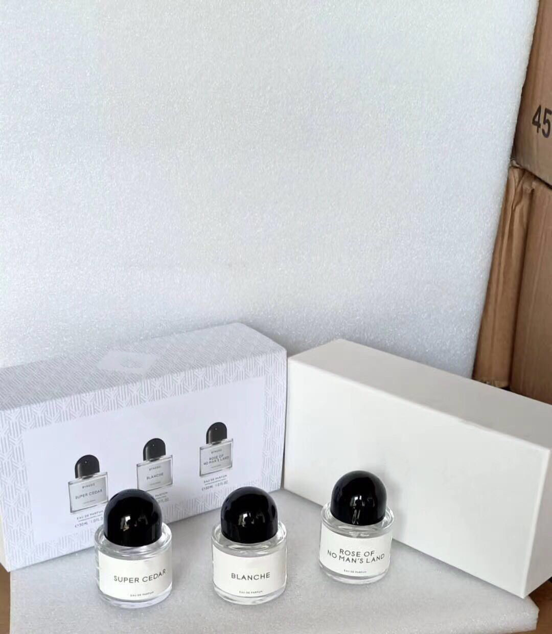 Byredo Perfume Set 30ml*3pcs Super Cedar Blanche Rose Of No Mans Land EDP Fragrance Spray Parfum Cologne Gift Box
Byredo Perfume Set 30ml*3pcs Super Cedar Blanche Rose Of No Mans Land EDP Fragrance Spray Parfum Cologne Gift Box