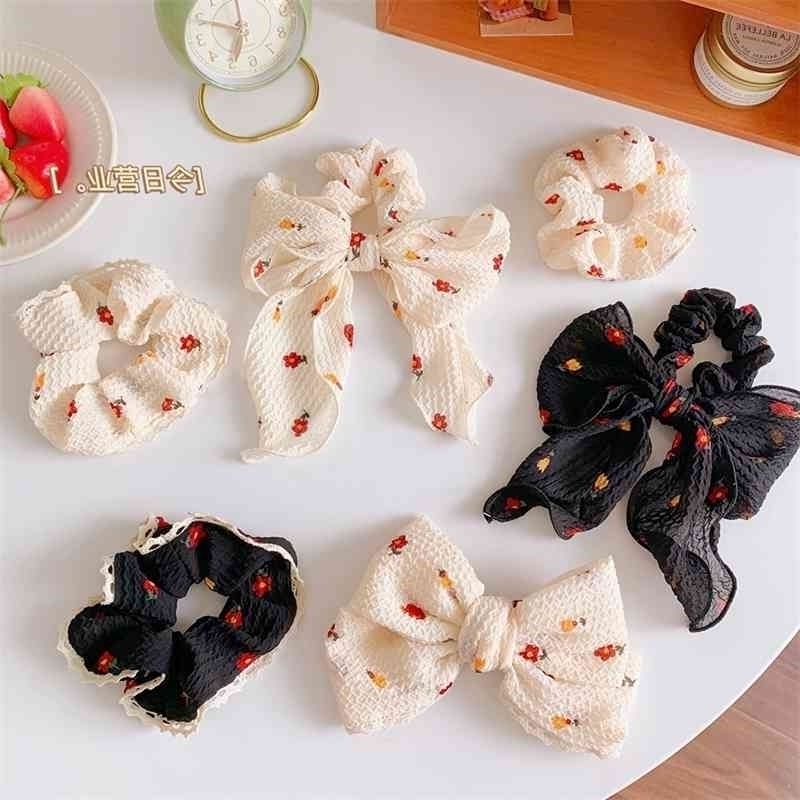 Hair Girl super Flower fairy pleat wrinkle haircut large intestine circle Korean rope sweet simple hair ornament head
Hair Girl super Flower fairy pleat wrinkle haircut large intestine circle Korean rope sweet simple hair ornament head