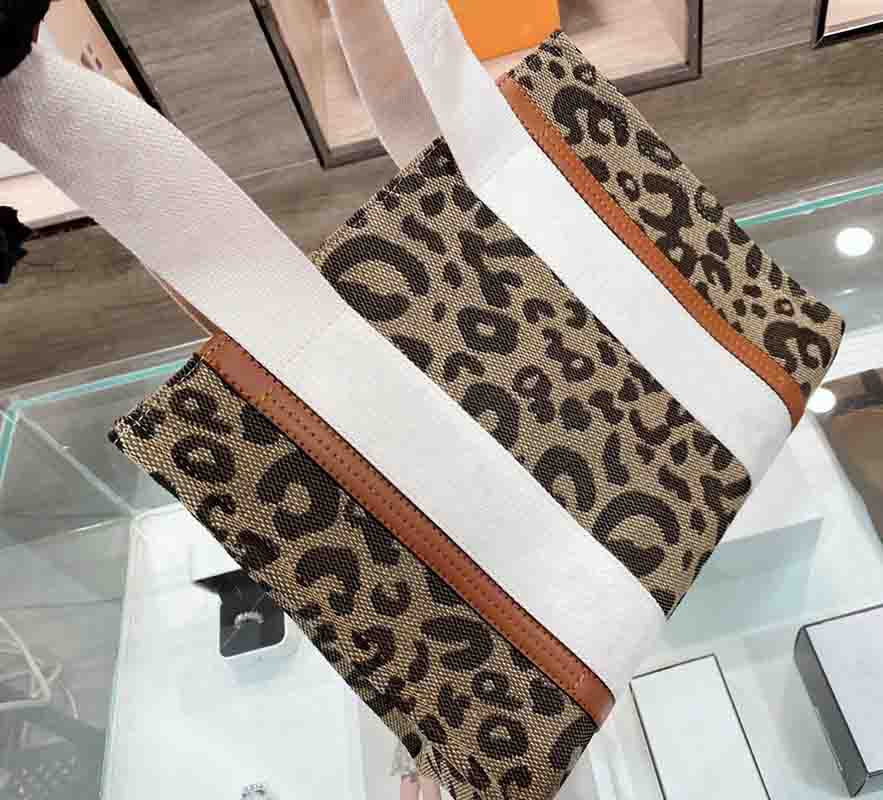 leopard print tote bag designers canvas handbag luxurys shoulder bags fashion large capacity patchwork leather purse
leopard print tote bag designers canvas handbag luxurys shoulder bags fashion large capacity patchwork leather purse