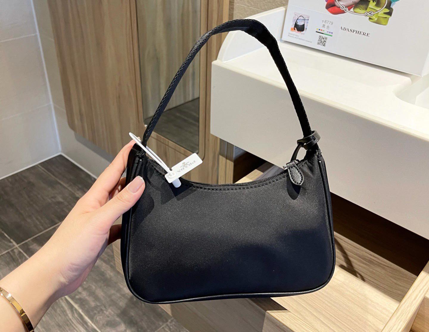 2021 Deisigner shoulder bags for women Chest pack lady Tote chains handbags presbyopic purse messenger bag designer handbags canvas wholesale
2021 Deisigner shoulder bags for women Chest pack lady Tote chains handbags presbyopic purse messenger bag designer handbags canvas wholesale