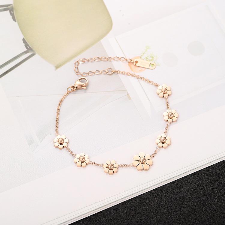 Charm Bracelets Sweet Korean Version Of The Bracelet Simple And Elegant Seven Small Daisy Rose Gold Titanium Steel Jewelry
Charm Bracelets Sweet Korean Version Of The Bracelet Simple And Elegant Seven Small Daisy Rose Gold Titanium Steel Jewelry