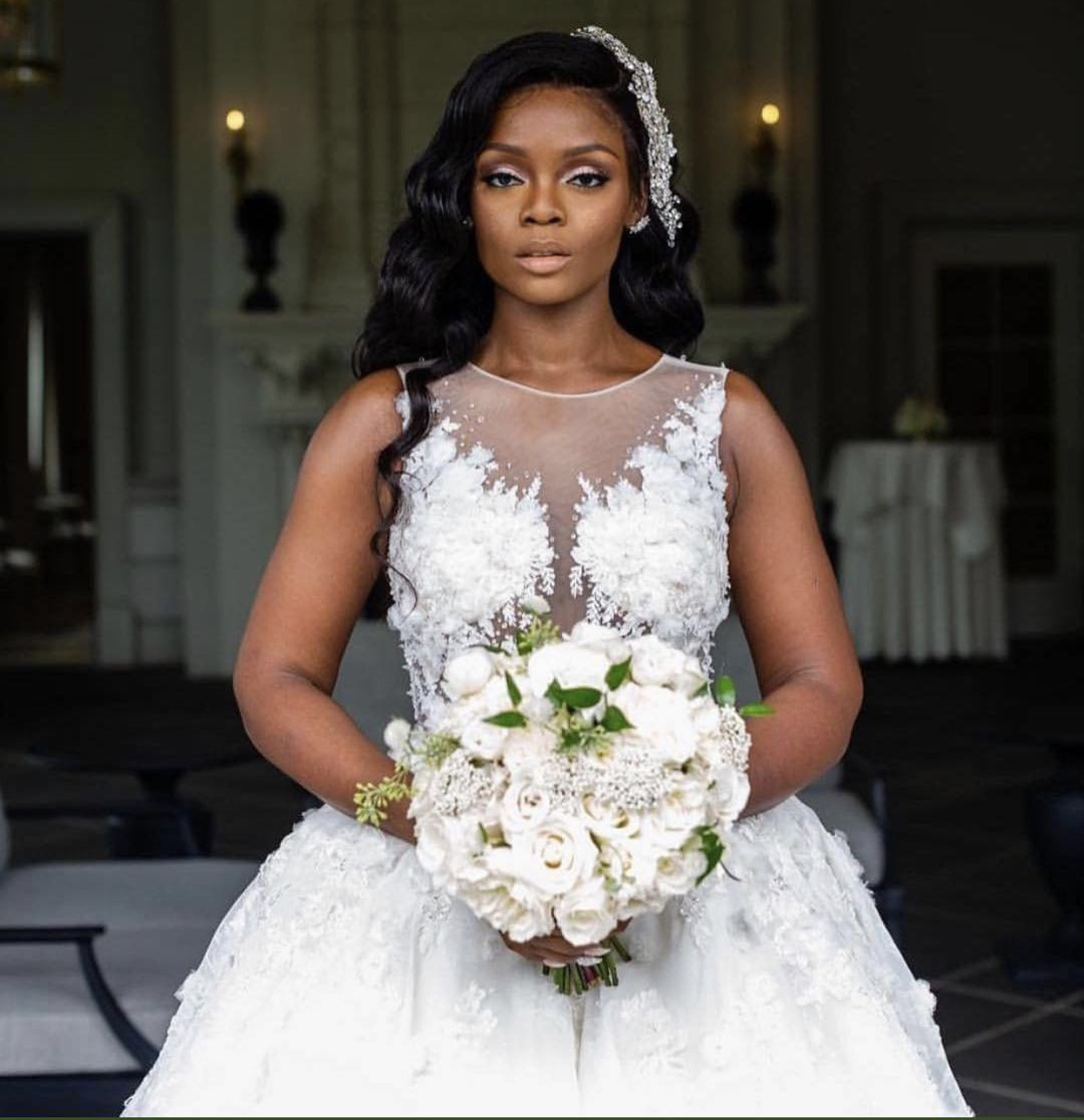 Luxury 3d Floral Appliques Ball Gown Wedding Dresses Romantic Flowers Illlusion Jewel Neck Sleeveless Chapel Castle Bridal Gowns Plus Size Bride Dress