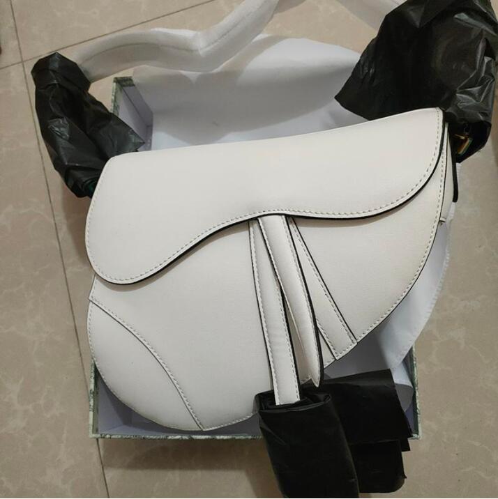 Fashion Designer Brand Letter Bag Embroidery Top-quality Classic Messenger Genuine Leather Ladies Bags Shoulder Luxury Saddle Women Han Cdur, Red;black
Fashion Designer Brand Letter Bag Embroidery Top-quality Classic Messenger Genuine Leather Ladies Bags Shoulder Luxury Saddle Women Han Cdur, Red;black