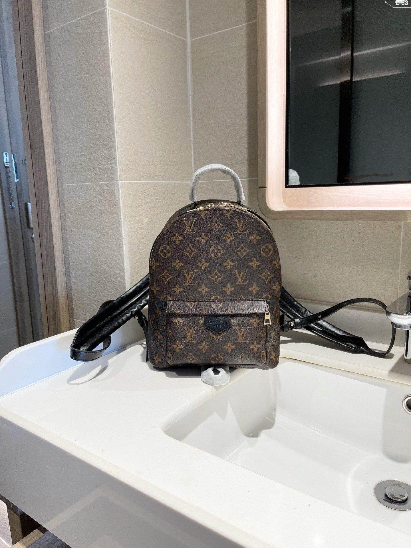 LVLOUISVITTON
VUTTON Luxury Designer top quality Shoulder Bag Chain Women's Crossbody Bags handbags Wallet
LVLOUISVITTON
VUTTON Luxury Designer top quality Shoulder Bag Chain Women's Crossbody Bags handbags Wallet