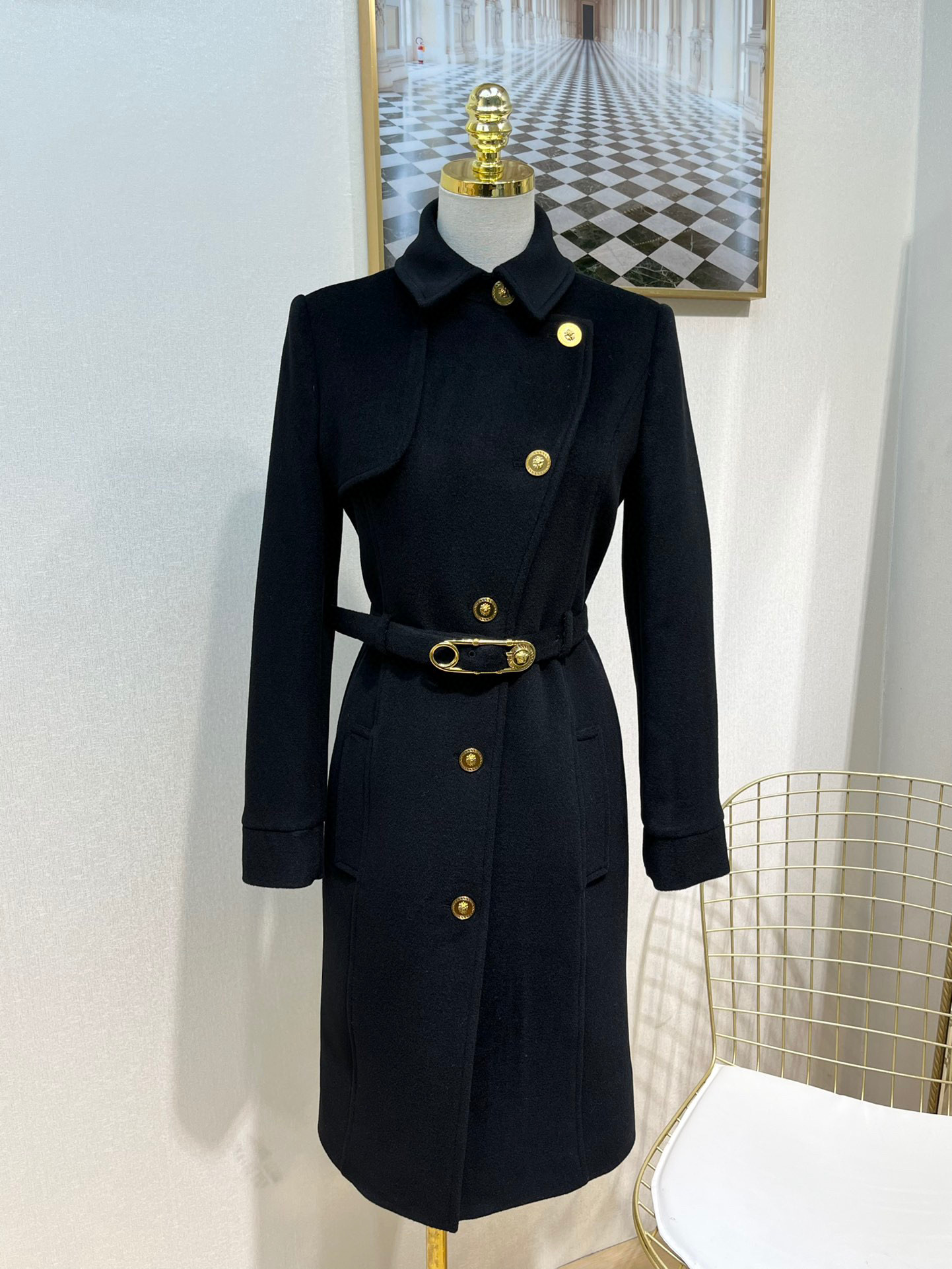 2021 Winter Black Lapel Neck Long Sleeves Women' Coats Designer Metal Buttons 100% Wool Long Coats Womens 81009
2021 Winter Black Lapel Neck Long Sleeves Women' Coats Designer Metal Buttons 100% Wool Long Coats Womens 81009