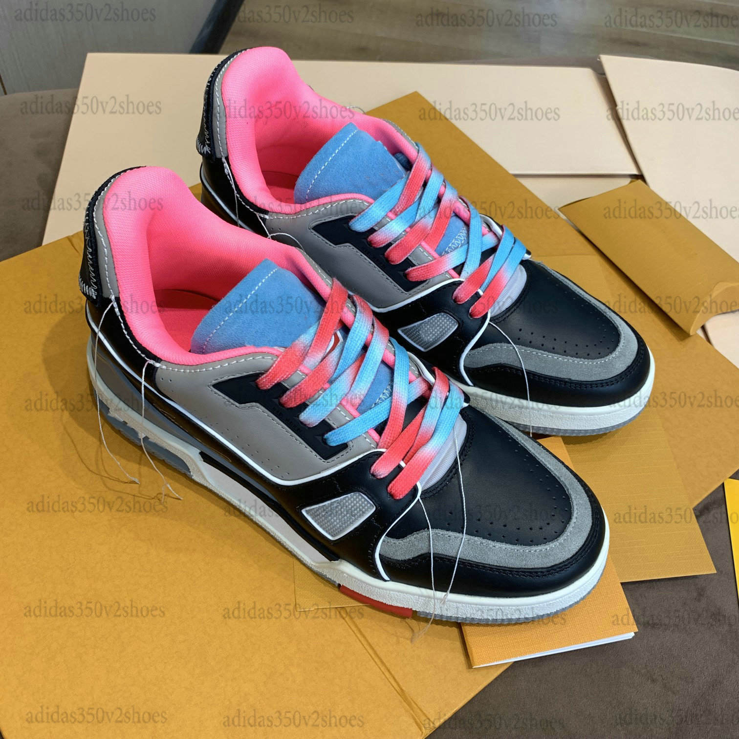 SS21 Trainer Sneaker Men Designer Leather Shoes Trail Calfskin Luxurys Vintage White Black Pink Green Blue Traniers Sneakers
SS21 Trainer Sneaker Men Designer Leather Shoes Trail Calfskin Luxurys Vintage White Black Pink Green Blue Traniers Sneakers