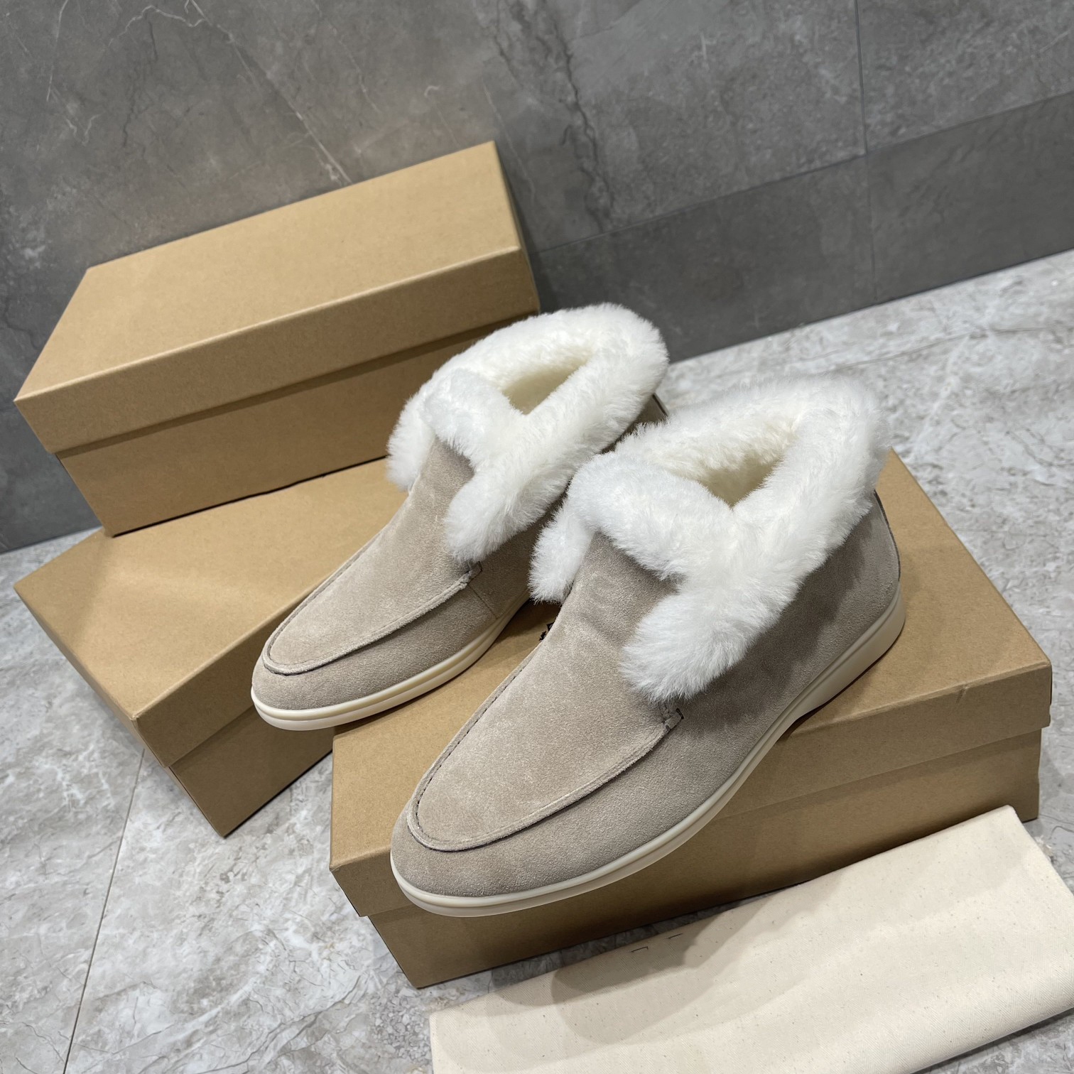 Open walk women's white shoes classic ankle boots moccasin sewing Luxury Designer Flat suede fur inner, Black
Open walk women's white shoes classic ankle boots moccasin sewing Luxury Designer Flat suede fur inner, Black