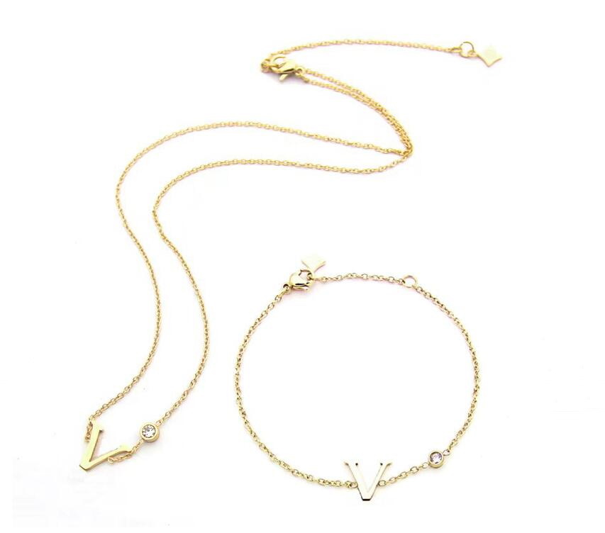 Europe America Fashion Jewelry Sets Lady Womens Gold/Silver-color Metal V Initials With Single Diamond Chain Necklace Bracelet Q93655 Q95595, No original box
Europe America Fashion Jewelry Sets Lady Womens Gold/Silver-color Metal V Initials With Single Diamond Chain Necklace Bracelet Q93655 Q95595, No original box
