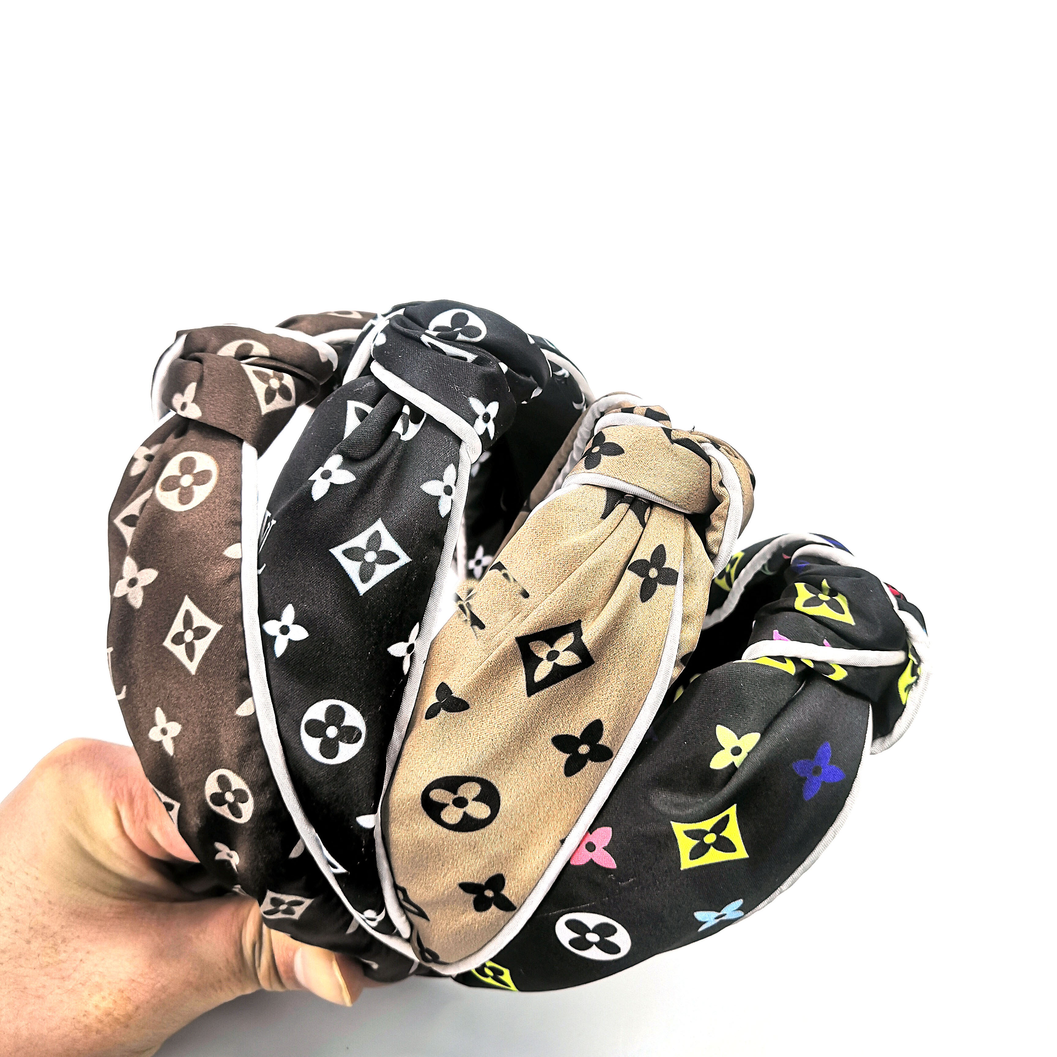 2021ss More than 100Style Fashion Designer Brand Letter print Wide Edge Knotted headbands Luxury Turban Headband Hair Hoop Headwear Accessories for Women Girls
2021ss More than 100Style Fashion Designer Brand Letter print Wide Edge Knotted headbands Luxury Turban Headband Hair Hoop Headwear Accessories for Women Girls