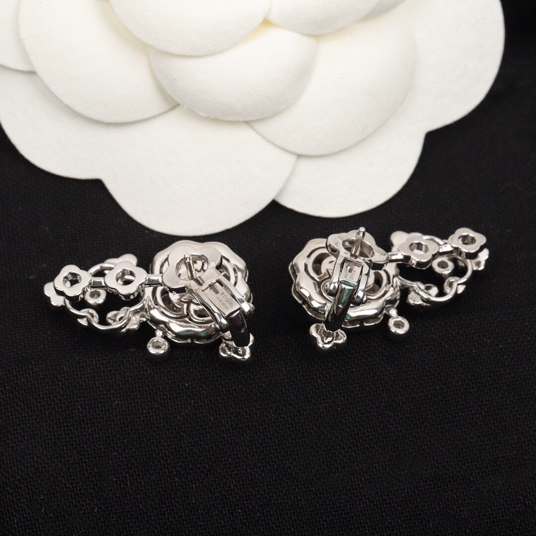 S925 silver top quality CHARM flower design stud earring wth diamond for women wedding jewelry gift have box stamp PS4258
S925 silver top quality CHARM flower design stud earring wth diamond for women wedding jewelry gift have box stamp PS4258
