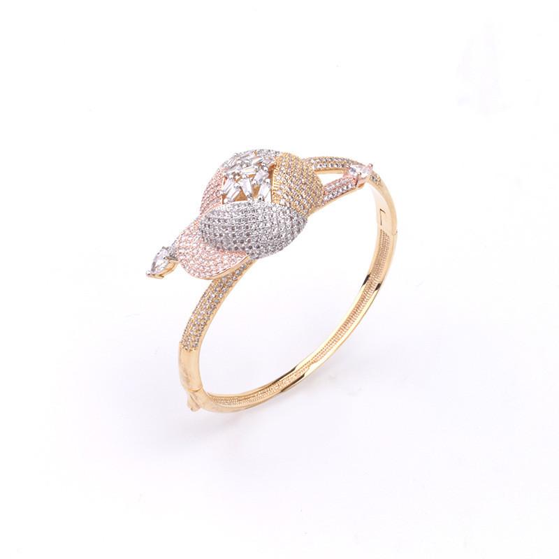 Bangle Fashion Cap Shape Bracelet Full Of Creative Hat Plated Three-color Ladies Ring Set Noble Jewelry Gift
Bangle Fashion Cap Shape Bracelet Full Of Creative Hat Plated Three-color Ladies Ring Set Noble Jewelry Gift