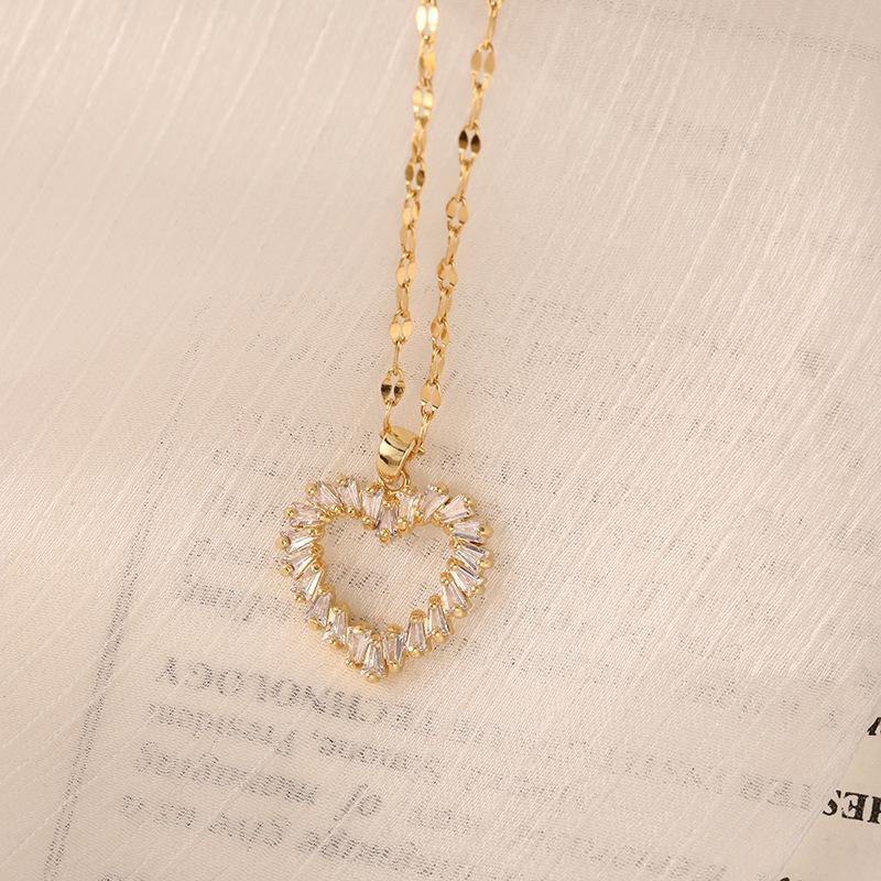 Pendant Necklaces 2021 Luxury Zircon Inlaid Hollow Heart Shape Women Wedding Fashion Elegant Stainless Steel Female Neck Jewelry
Pendant Necklaces 2021 Luxury Zircon Inlaid Hollow Heart Shape Women Wedding Fashion Elegant Stainless Steel Female Neck Jewelry