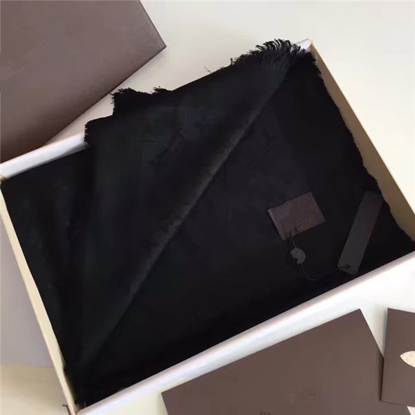 High-end warm leisure business autumn and winter season women's scarf shawl 140*140cm design style can be wholesale, Blue;gray
High-end warm leisure business autumn and winter season women's scarf shawl 140*140cm design style can be wholesale, Blue;gray