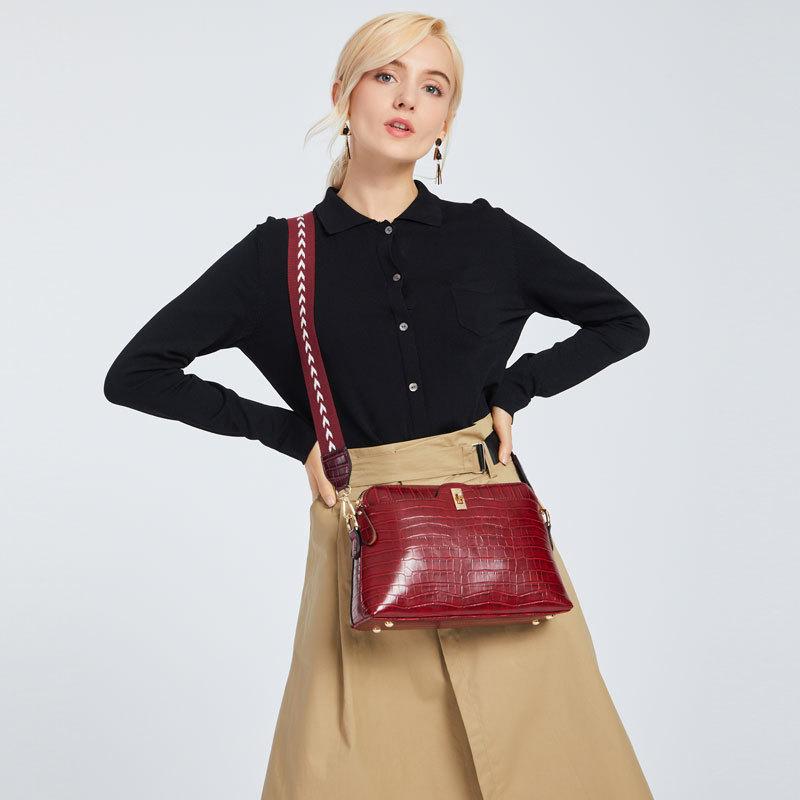 Evening Bags Wide Shoulder Strap 2022 Trendy Retro Crocodile Pattern Fashion Messenger Designer Handbags High Quality Satchels, Black
Evening Bags Wide Shoulder Strap 2022 Trendy Retro Crocodile Pattern Fashion Messenger Designer Handbags High Quality Satchels, Black