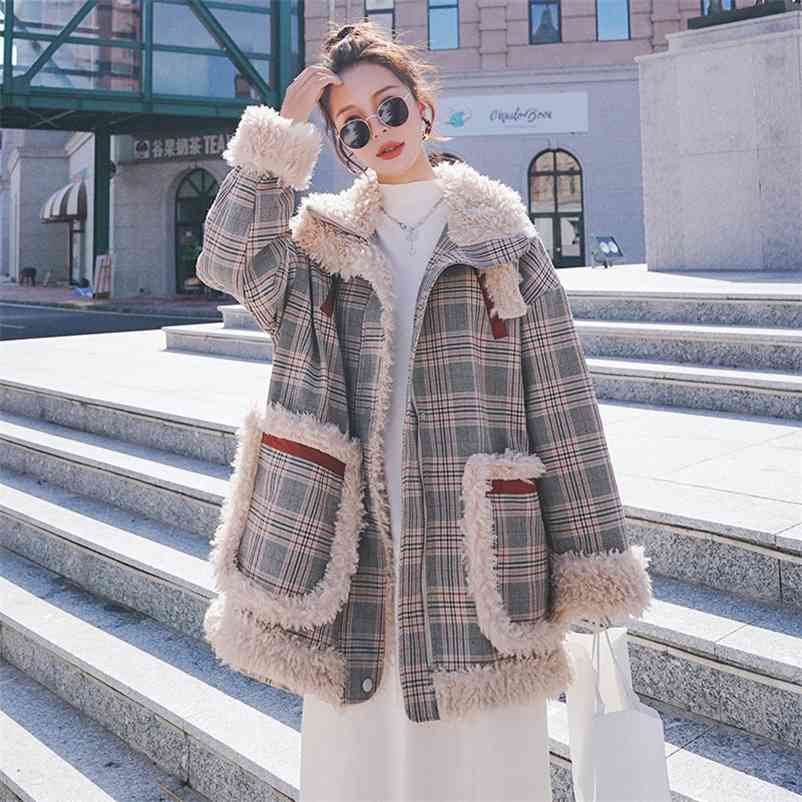 Women Woolen Jacket Winter Korean Mid-Length Lamb Wool Warmth Stitching Plaid Loose Big Pocket Fashion Cotton Coat 210517, Navy blue
Women Woolen Jacket Winter Korean Mid-Length Lamb Wool Warmth Stitching Plaid Loose Big Pocket Fashion Cotton Coat 210517, Navy blue