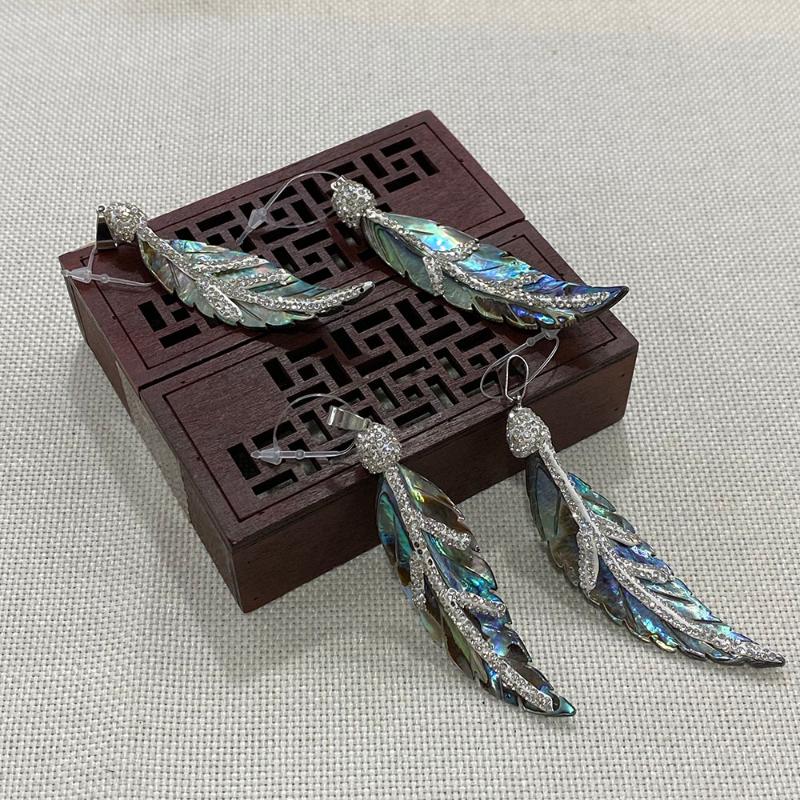 Charms Natural Semi-precious Stone Leaf-shaped Abalone White Shell Pendant Handmade Earrings Jewelry Accessories Ladies Gifts, Bronze;silver
Charms Natural Semi-precious Stone Leaf-shaped Abalone White Shell Pendant Handmade Earrings Jewelry Accessories Ladies Gifts, Bronze;silver